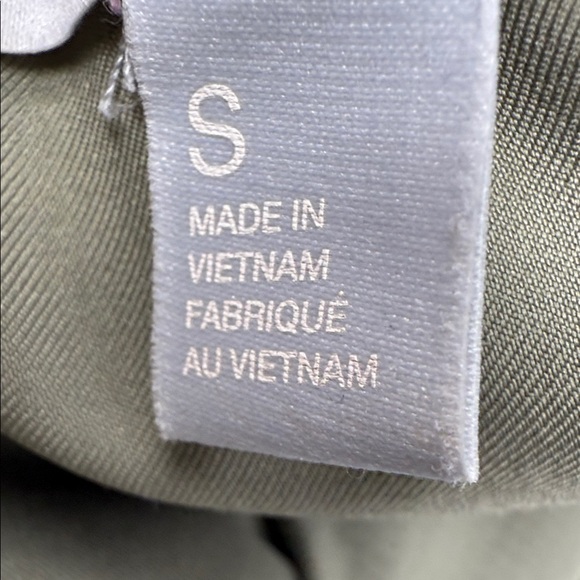 Zelle Women’s Olive Green Cropped Hooded Zip-up Jacket with pockets. - Picture 10 of 13